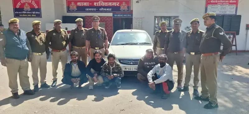 अंतर्राज्यीय वाहन चोर गिरोह का पर्दाफाश, : शक्तिनगर पुलिस ने चोरी की कार सहित पांच अभियुक्तों को दबोचा