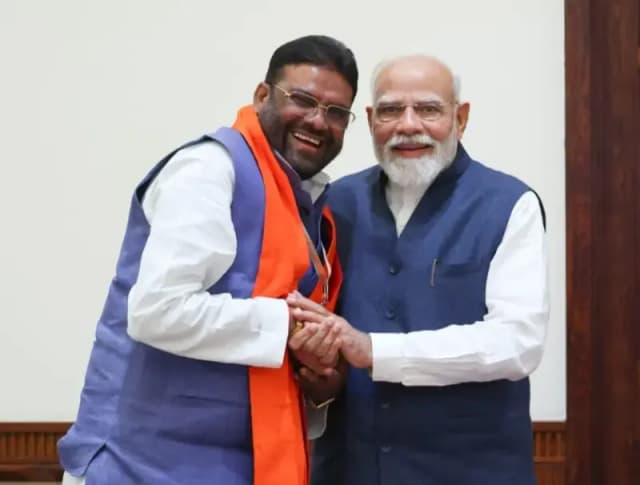 दिल्ली में सक्रिय पूर्व सांसद नरेंद्र कुशवाहा, : शीर्ष नेतृत्व से मुलाकात; सोनभद्र के मुद्दे उठाए